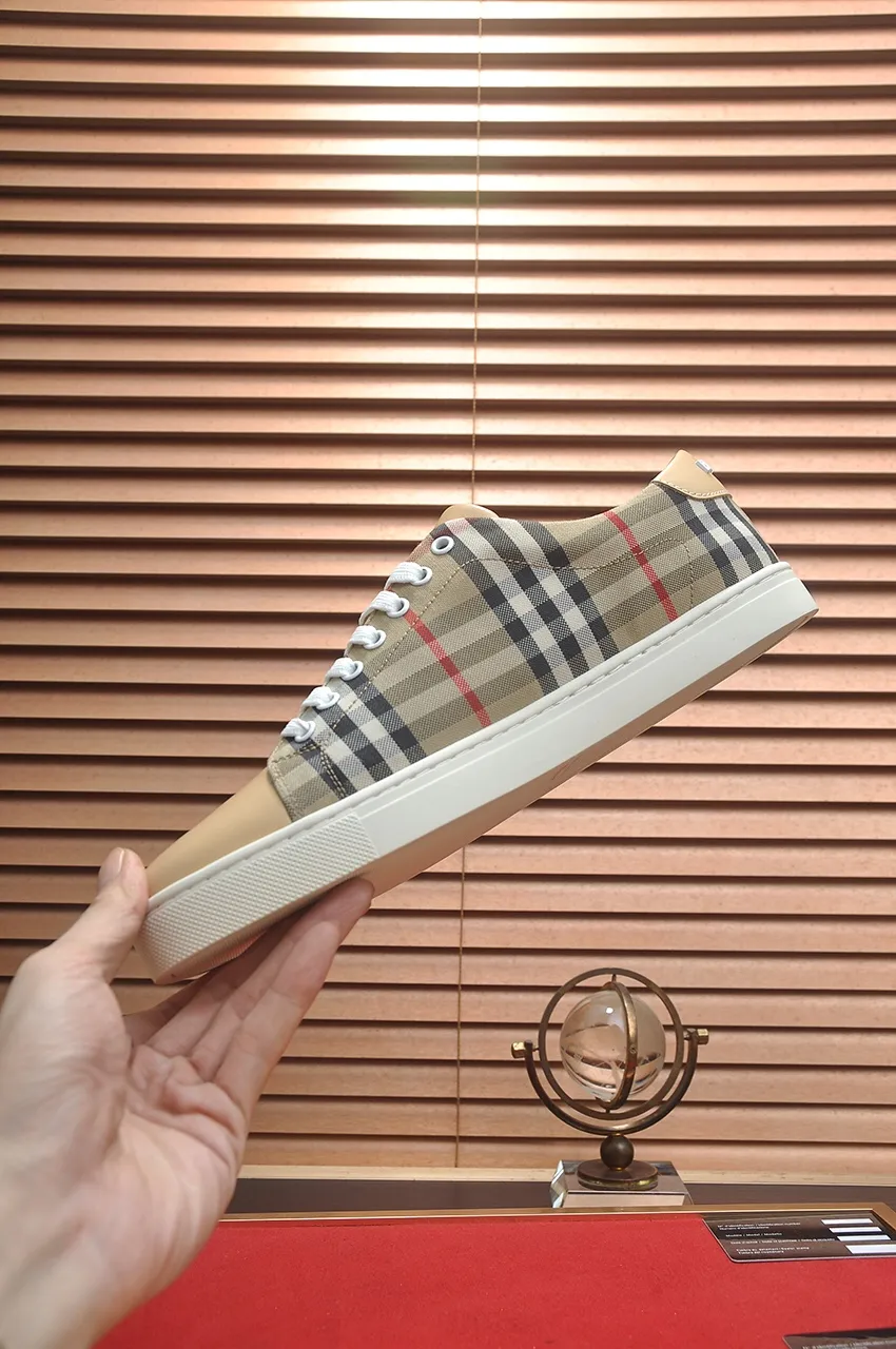 Men's shoes💰480💶[Burberry] (cowhide lining) classic low-top sneakers｜Imported cowhide with classic plaid fabric｜Cow leather lining｜Original outsole｜Fine workmanship and comfortable to wear Size: 38-44 (customized at 45)